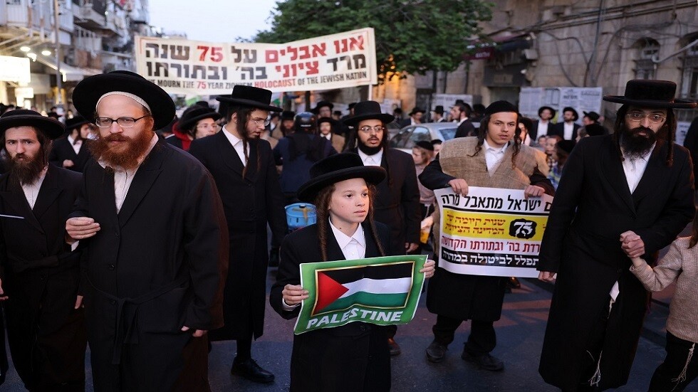 نحن يهود فلسطينيون.. نشطاء حركة "ناطوري كارتا" يتظاهرون في القدس (صورة + فيديو)