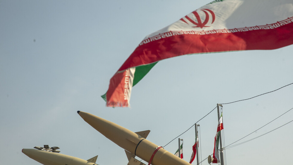 إيران.. قائد عسكري في الدفاع الجوي يحذر "المعتدين"