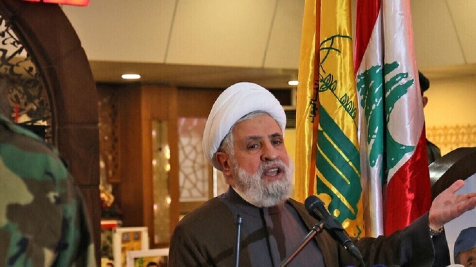 نائب نصر الله يوجه تحذيرا لوزير الدفاع الإسرائيلي