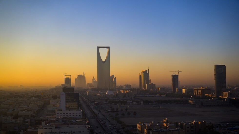 "المنتدى الاقتصادي العالمي" ينطلق في الرياض بحضور عدد من زعماء الدول وممثلي شركات الطاقة (صور)