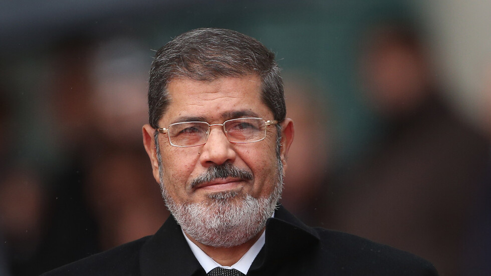 مصر.. كبير الأطباء الشرعيين الأسبق يتحدث عن أسباب وفاة الرئيس محمد مرسي