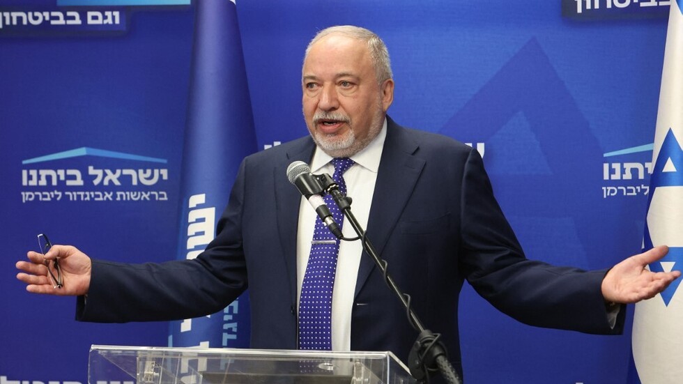 ليبرمان لساسة إسرائيل: "أغلقوا أفواهكم"