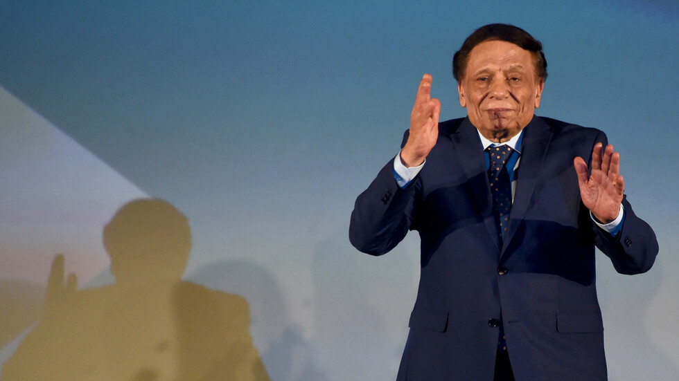 مصر..  الفنان محمد عادل إمام يعلق على  قرار إعادة عرض فيلم "زهايمر" لوالده "الزعيم" في السعودية