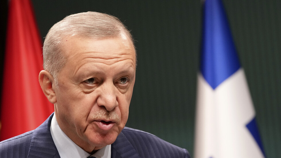 أردوغان: من يريدون سداد ديونهم لغولن لا يقفون مكتوفي الأيدي أبدا