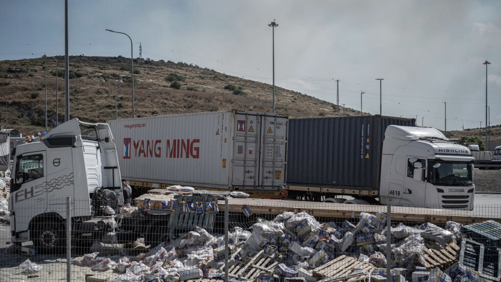 الجيش الإسرائيلي: "عشرات المدنيين" وراء إحراق شاحنة مساعدات في الضفة الغربية