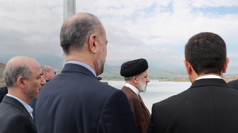 "تسنیم": تم تحديد الموقع الدقيق للمروحية التي كانت تقل الرئيس الإيراني إبراهيم رئيسي