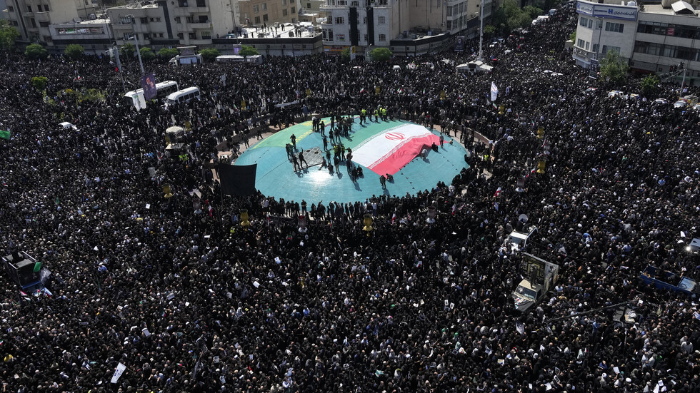 من حضر ومن مثّل الزعماء العرب في وداع الرئيس الإيراني الراحل إبراهيم رئيسي إلى مثواه الأخير؟