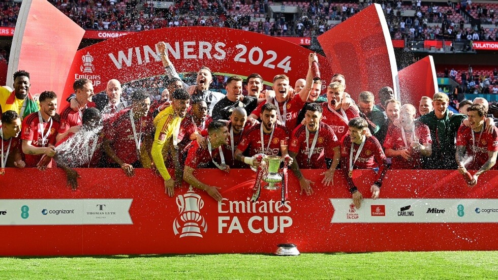 "يويفا" يحسم موقفه من مشاركة مانشستر يونايتد في الدوري الأوروبي