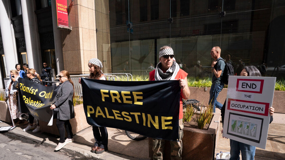 الشرطة الأمريكية تعتقل متظاهرين مؤيدين لفلسطين داخل مبنى يضم القنصلية الإسرائيلية (صور + فيديو)