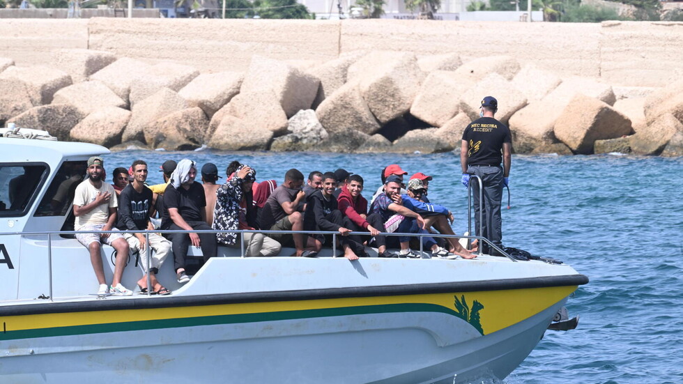 منظمة الهجرة الدولية: ارتفاع عدد ضحايا غرق مركب مهاجرين قبالة سواحل اليمن إلى 49 شخصا