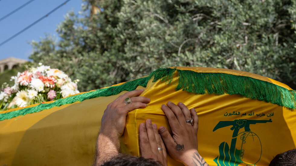 "حزب الله" ينعى 4 مقاتلين في صفوفه بينهم قائد "ارتقوا على طريق القدس"  (صور)