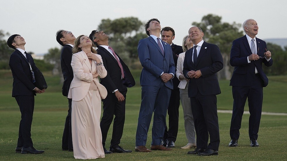 "سلوك غريب" لبايدن خلال قمة G7.. ميلوني تتدخل لإنقاذ الموقف والبيت الأبيض يعلق (فيديو)