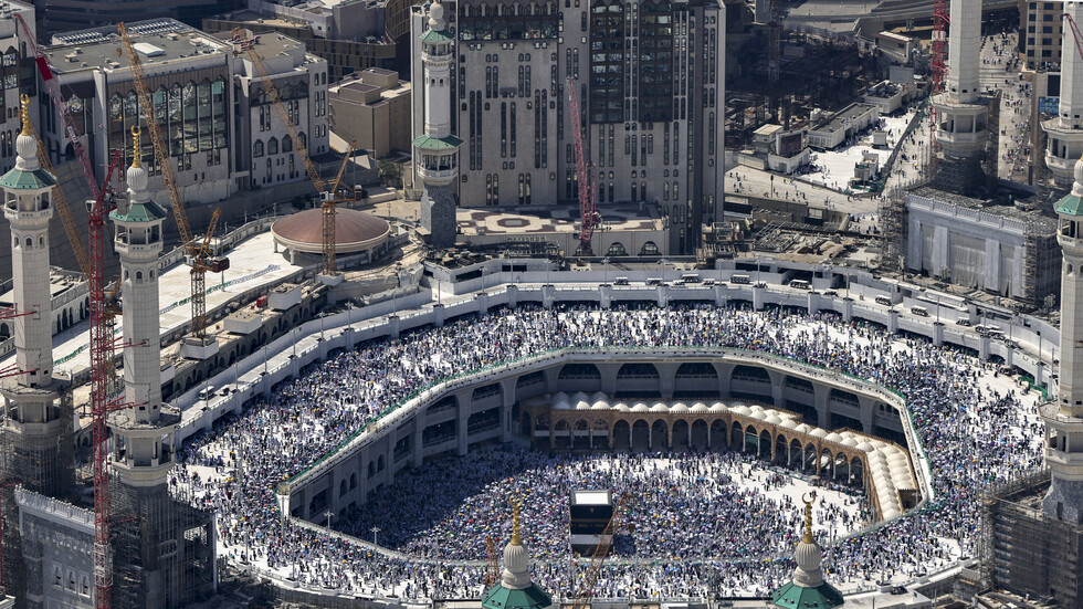 أمير سعودي يرد على فيديوهات "مسيئة"  لموسم الحج في المملكة