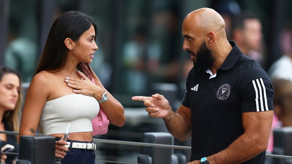 شاهد.. أنتونيلا زوجة ميسي بطلة أولى أزمات
