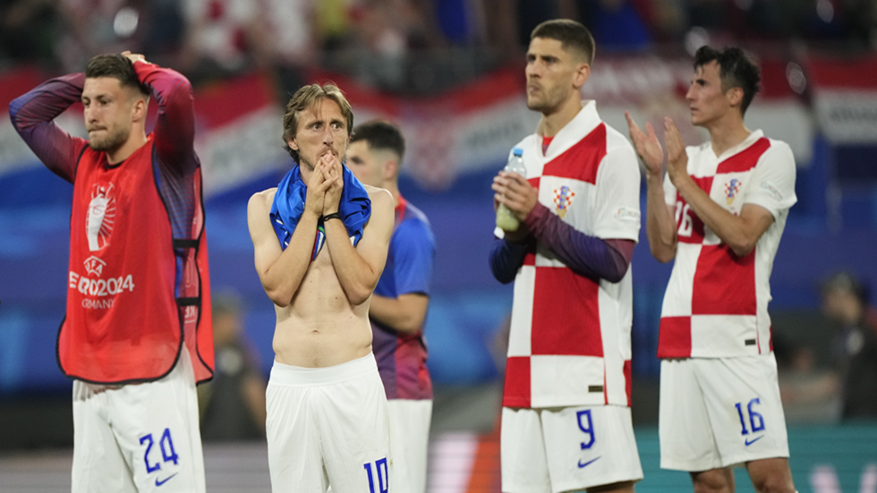شاهد.. رد فعل مودريتش بعد تلقي شباك كرواتيا هدفا 
