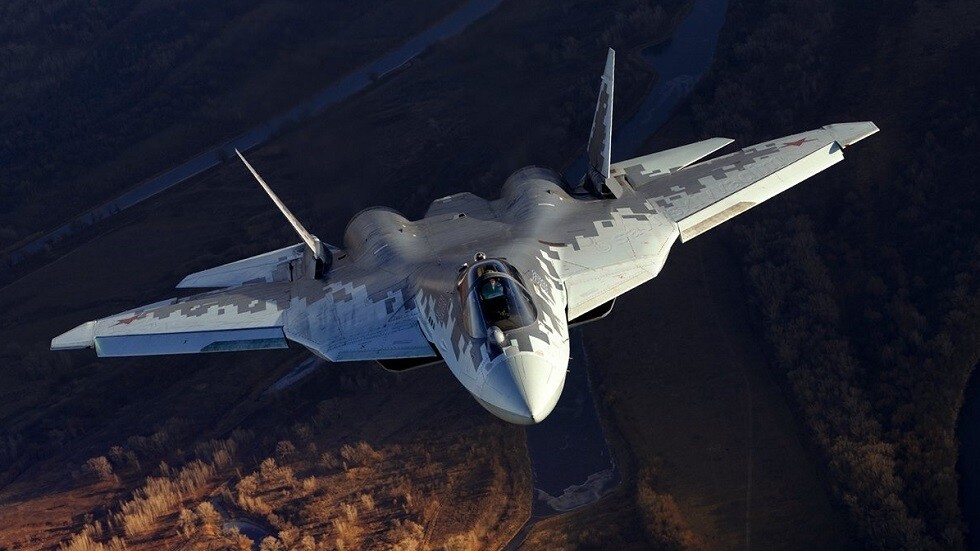 "الشبح الطائر".. مميزات مقاتلة Su-57 الروسية