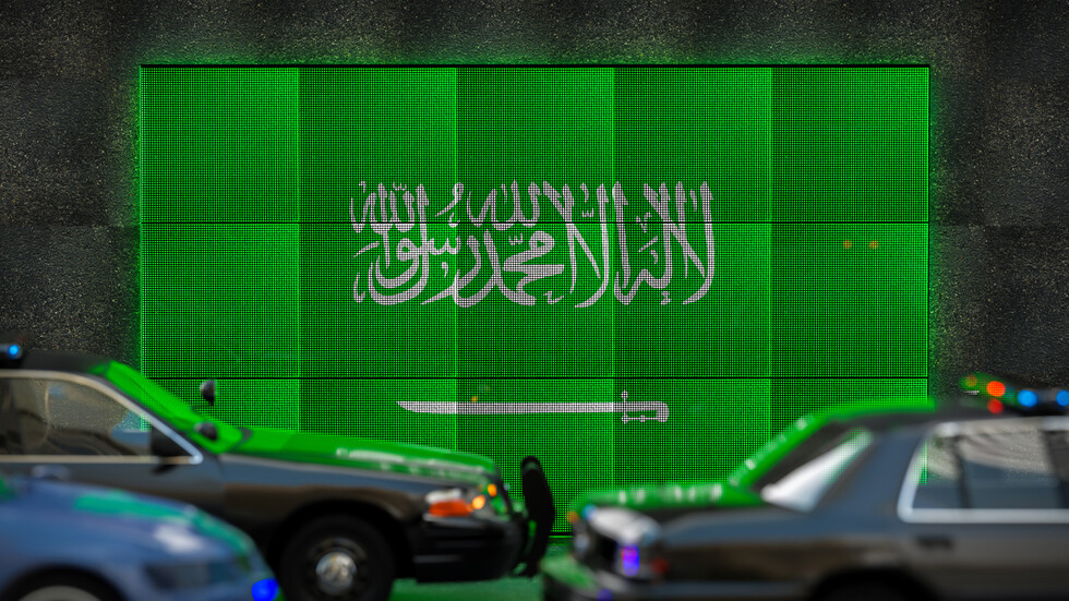 السعودية.. القبض على وافد لانتحاله صفة رجل أمن والكشف عن جنسيته