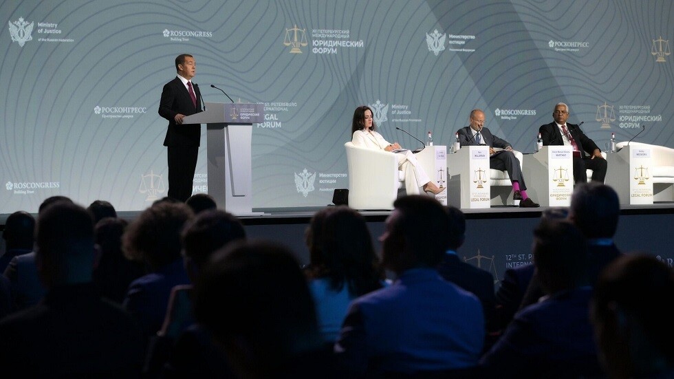 روسيا تدعم إنشاء رابطة للدول الخاضعة للعقوبات وتكشف خطة أمريكية ماكرة تستهدف الاتحاد الأوروبي