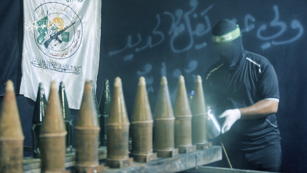 "إعدادنا مستمر".. "كتائب القسام"  تبث مشاهد من عمليات إعداد عبوات ناسفة (فيديو)