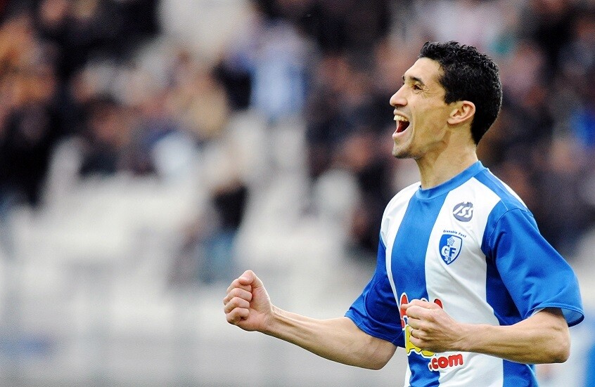 "معجزة الجزائر".. لاعب "خمسيني" يمدد عقده مع فريق فرنسي