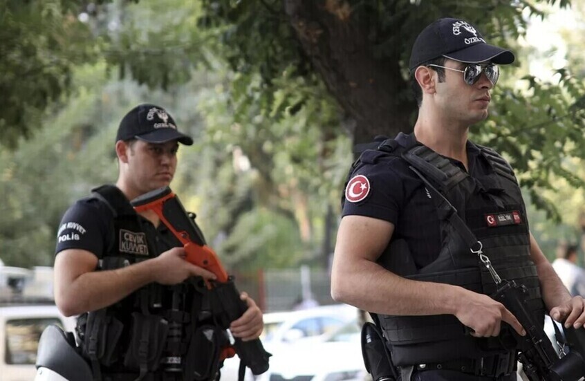 ‎"الأناضول": إلقاء القبض على شخص مزق العلم التركي شمالي سوريا