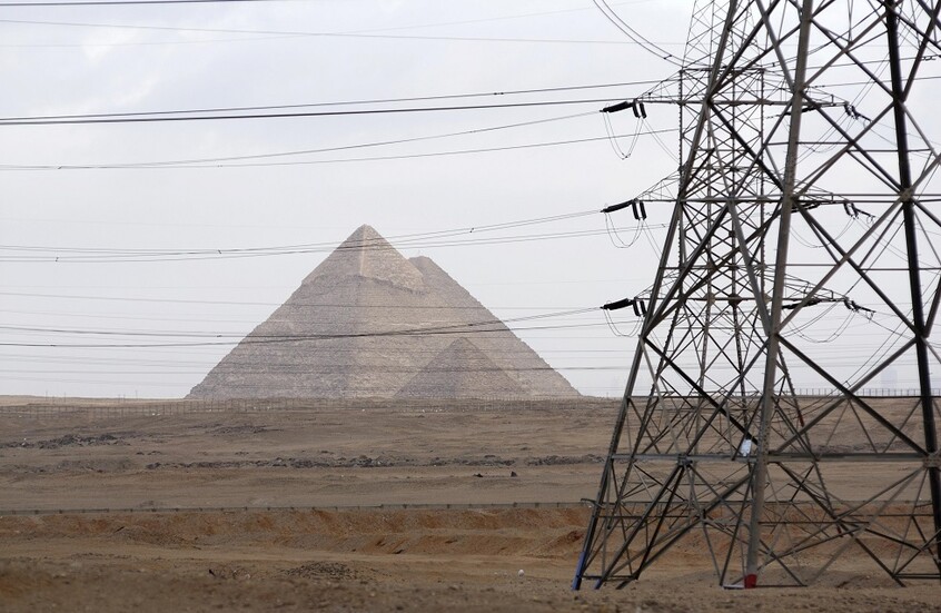 مباحثات مصرية إماراتية لزيادة الاستثمارات في الكهرباء والطاقة المتجددة