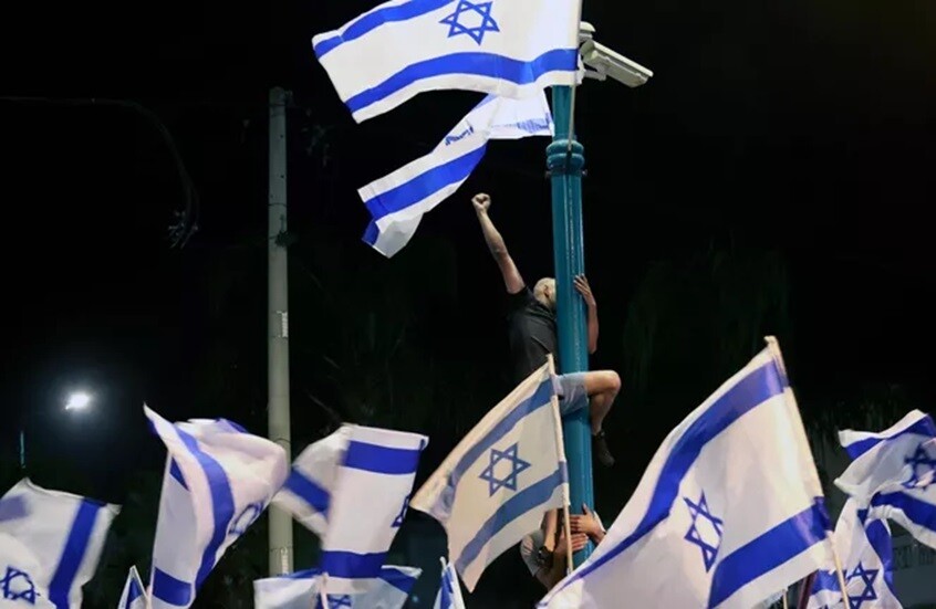 "لولا ذلك لما ولدتُ".. صحفي إسرائيلي يفتح "الصندوق الأسود للصهيونية"!