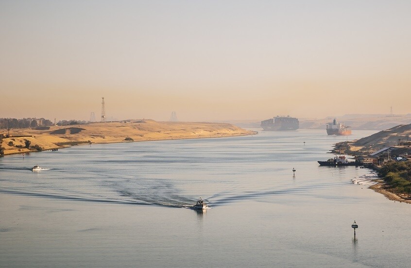 هيئة قناة السويس توضح حقيقة بيع أهم شريان حيوي في مصر بتريليون دولار