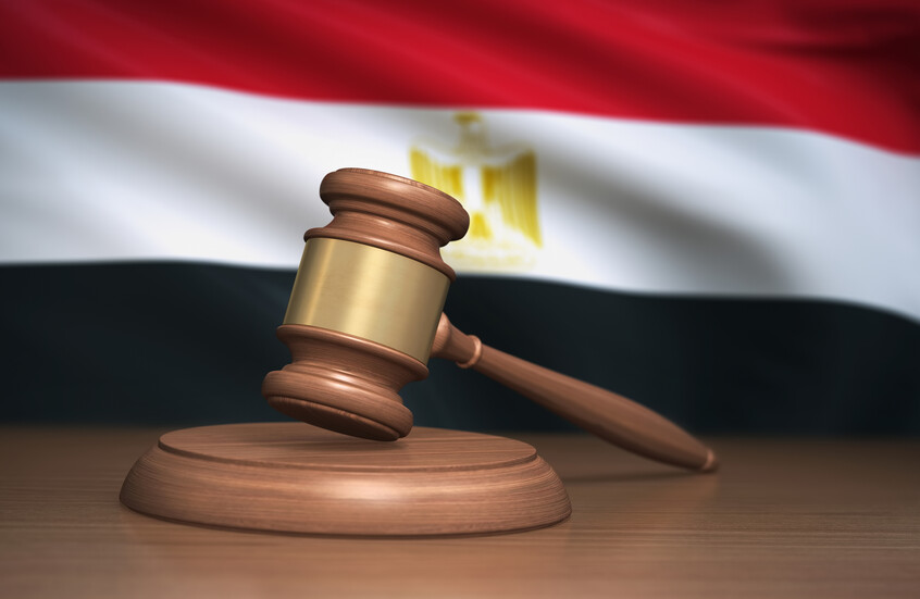 مصر.. قرار قضائي بحق 4 من أسرة الـ"يوتيوبرز حمدي ووفاء" في قضية "البيتكوين"