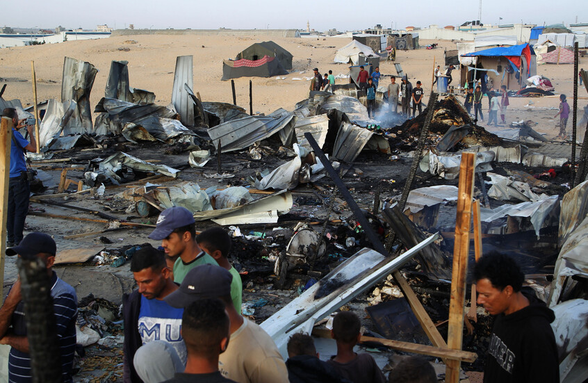 مراسلنا: قتلى وجرحى باستهداف الطيران الإسرائيلي خيمة صحفيين وسط غزة (فيديو+صورة)