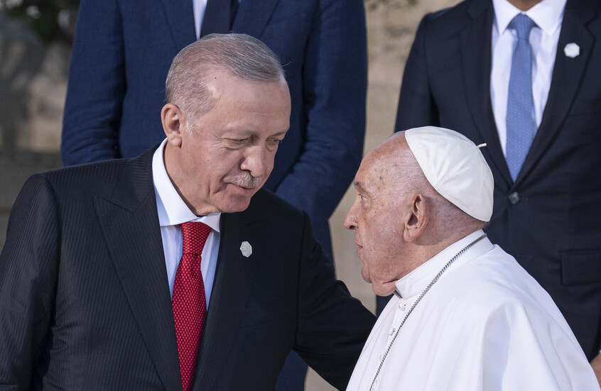 أردوغان يؤكد للبابا فرنسيس أن إسرائيل "تهدد العالم والإنسانية" ويعلق على افتتاح الأولمبياد في باريس