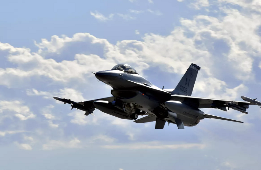 تصريحات زيلينسكي حول مقاتلات F-16 الأمريكية تثير موجة حنق وغضب