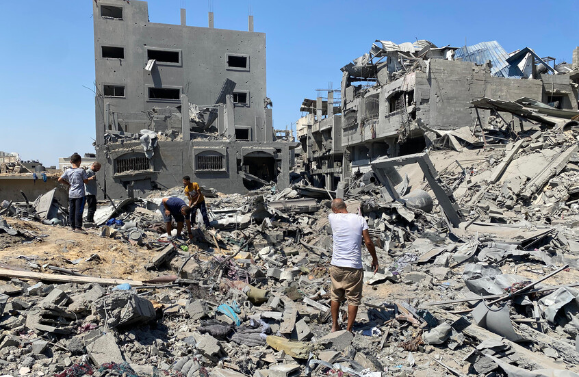 مراسلنا: قتلى وجرحى بقصف إسرائيلي استهدف وسط غزة (صورة)