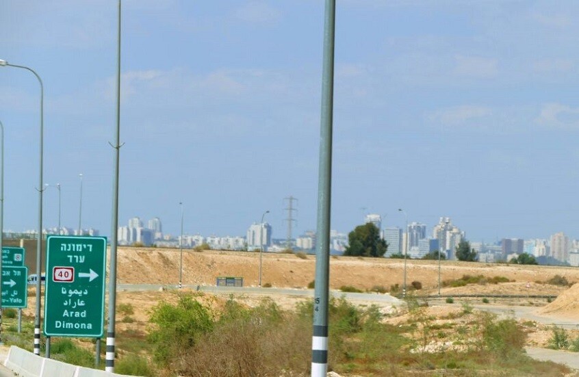 إسرائيل تفتح الملاجئ في مدينة ديمونا