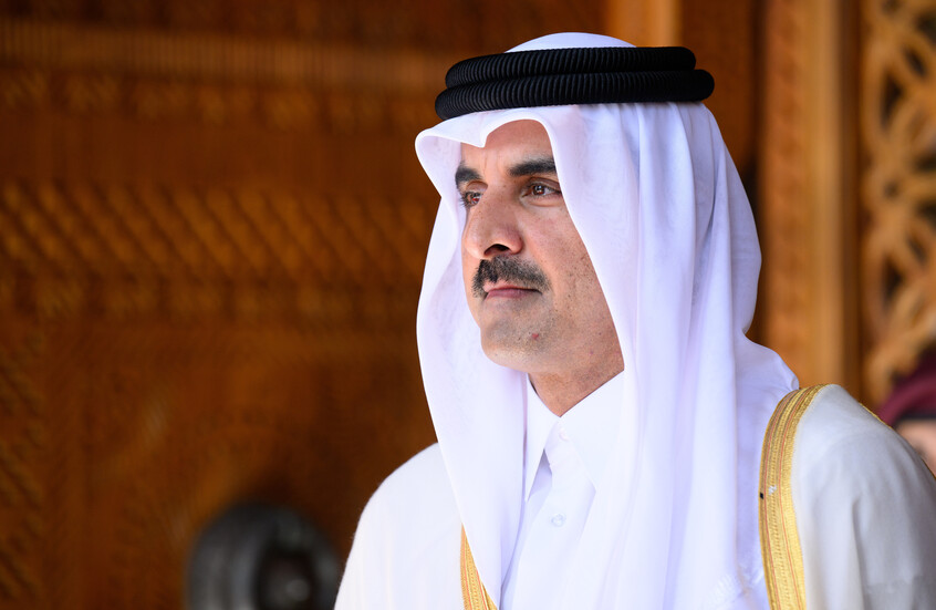 "لقد بت أنموذجا ملهما".. أمير قطر يهنئ البطل الأولمبي