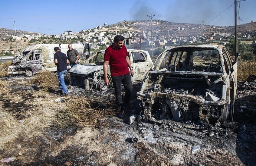 مستوطنون يقتلون فلسطينيا ويوقعون إصابات في هجوم على قرية شرق قلقيلية بالضفة (فيديوهات)