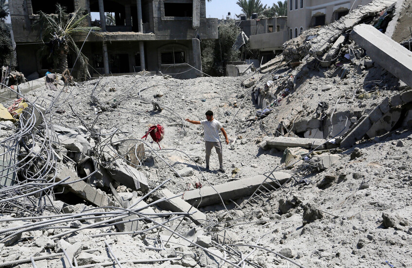 مصادر طبية:  أكثر من 60 قتيلا وصلوا إلى مستشفيات غزة