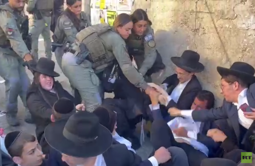 "نموت ولا نلتحق بالجيش".. "ثورة الحريديم" على قانون التجنيد تجدد في القدس وتل أبيب (فيديو)