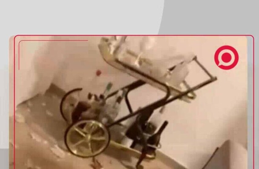 مشاهد من داخل منزل في عكا تظهر آثار صواريخ أطلقت من جنوبي لبنان طالت أهدافا بإسرائيل