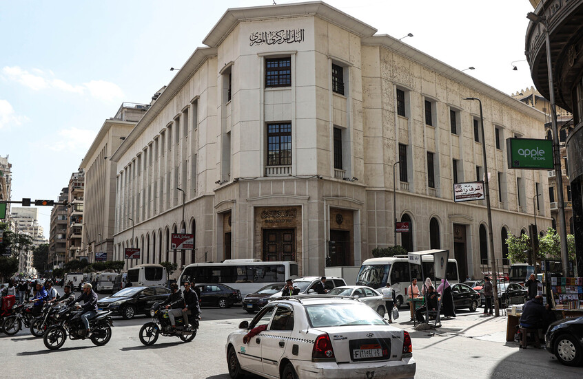 مصر.. البنك المركزي يرجئ تمويل استيراد السيارات