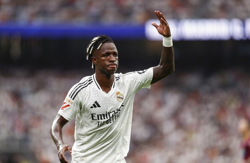 فينيسيوس يرد على إمكانية رحيله عن ريال مدريد