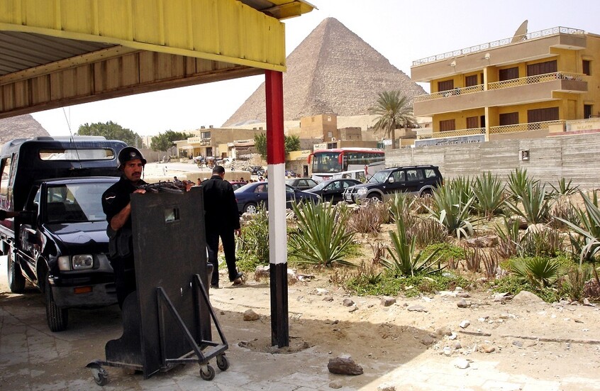 "جريمة الشيخ زايد".. تفاصيل العثور على جثة نجل سفير سابق داخل "كومباوند" شهير في محافظة الجيزة