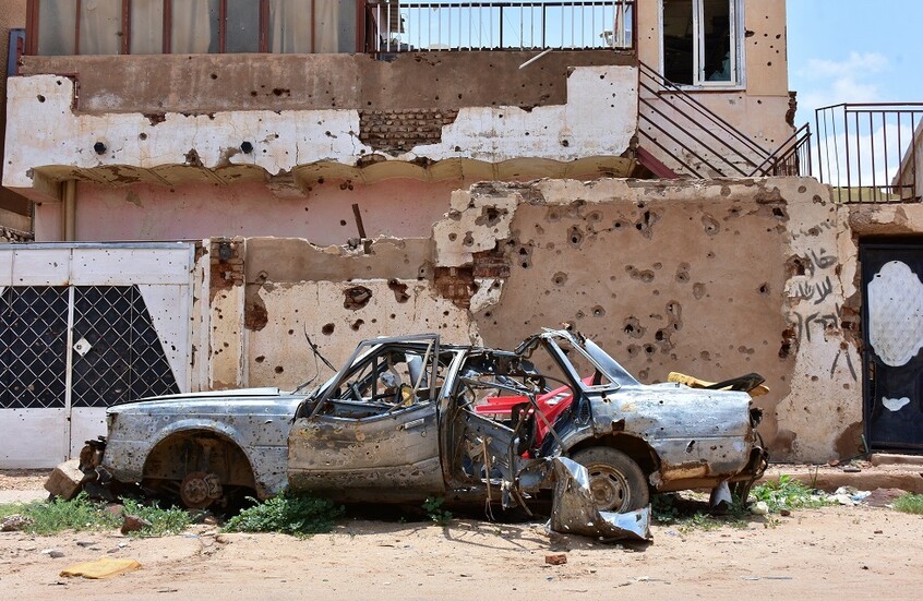 "هيومن رايتس ووتش" تطالب بحظر تدفق السلاح لطرفي الصراع في السودان