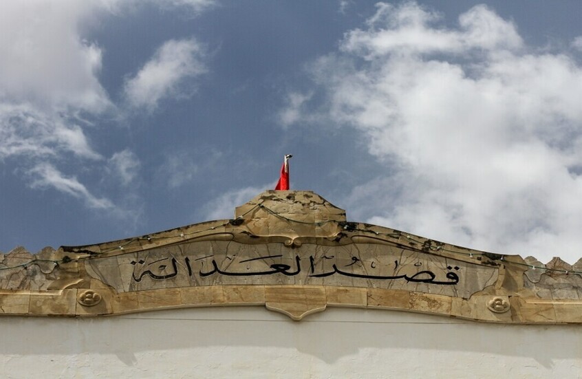 تونس.. تأكيد الحكم بالسجن في حق المكي والشعري مع منعهما من الترشح لانتخابات الرئاسة مدى الحياة
