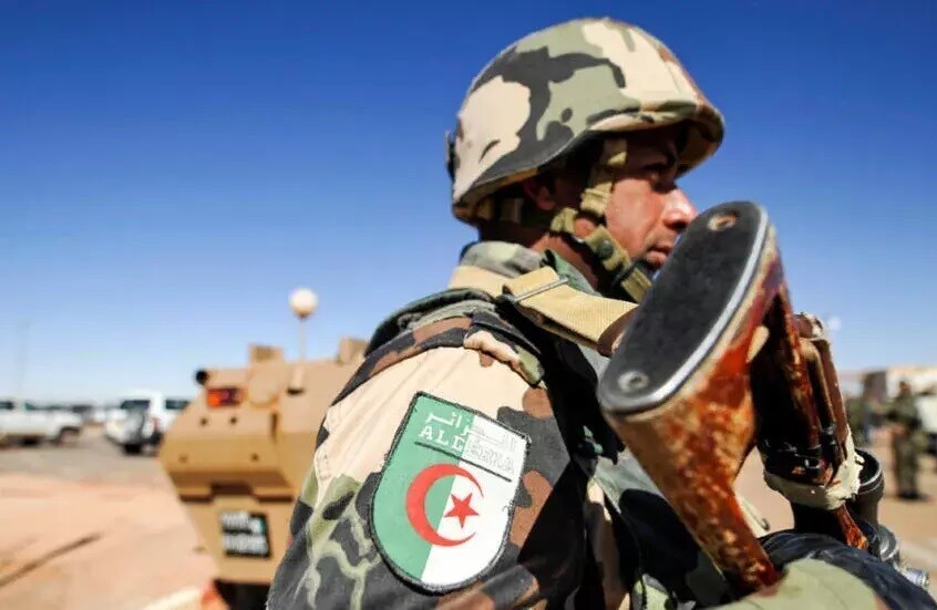 الدفاع الجزائرية تعلن توقيف 4 إرهابيين واستسلام آخر