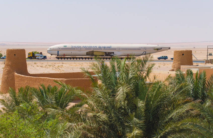 السعودية.. لقطات توثق لحظة التقاء طائرات بأجنحتها عند مدخل الرياض وسط تفاعل كبير (فيديوهات)