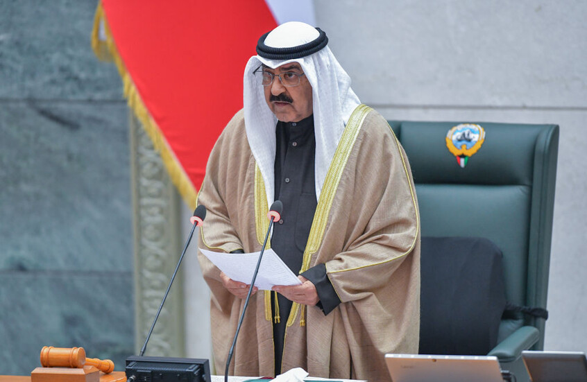 "لطيف ومتواضع".. أمير الكويت يثير تفاعلا عبر مواقع التواصل الاجتماعي (فيديو)
