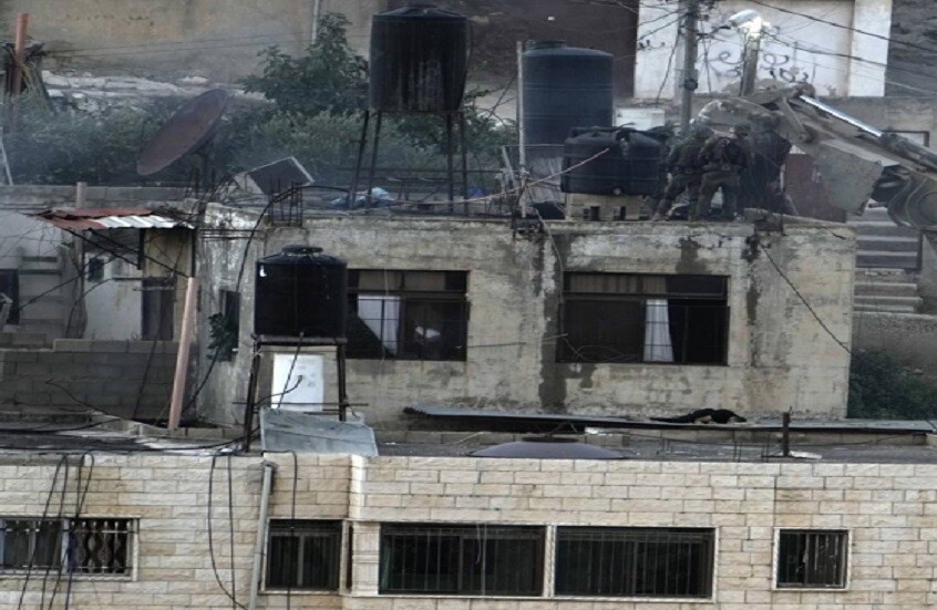 الجيش الإسرائيلي يحقق في مقطع فيديو لجنود يرمون جثثا لفلسطينيين من فوق بناية في قباطية