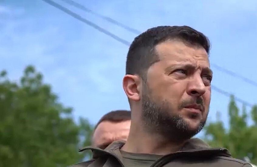 زاخاروفا "تهنئ" زيلينسكي بحصوله على "اللوحة الذهبية"