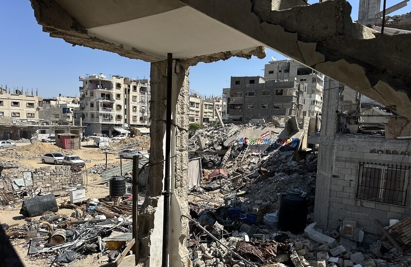 الجيش الإسرائيلي يقتل ويصيب عشرات المدنيين باستهداف مدرسة شمال غزة ويزعم وجود مقاتلي "حماس" فيها